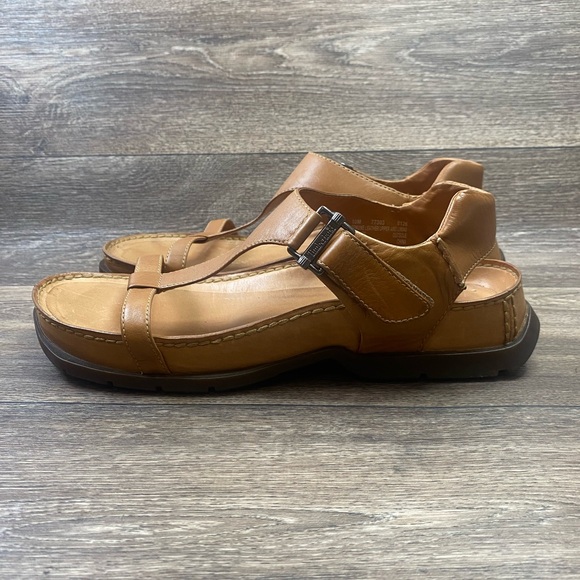 Timberland Sandals Women's Sz 10 Camel Leather Outdoors Hiking Comfortable - Picture 1 of 11